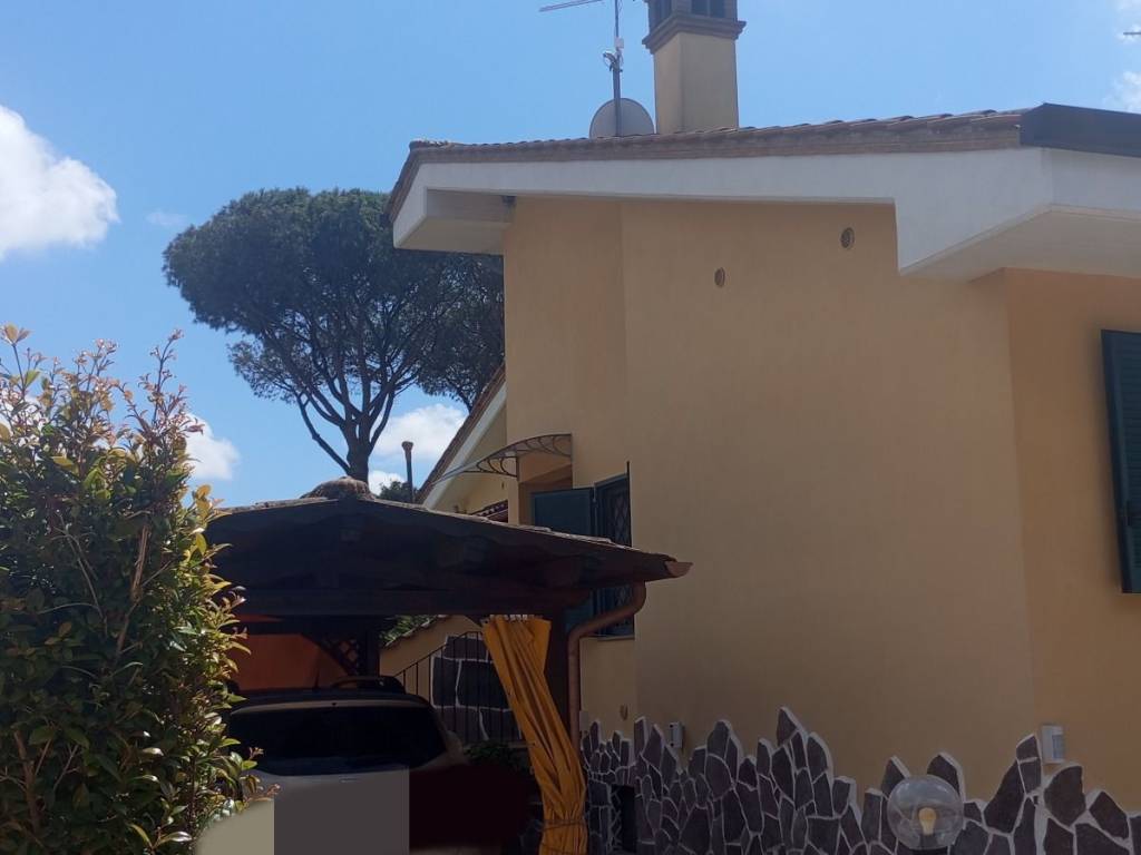 casa indipendente in vendita a Roma in zona Infernetto