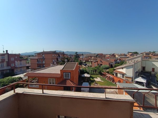appartamento in vendita a Roma in zona Finocchio