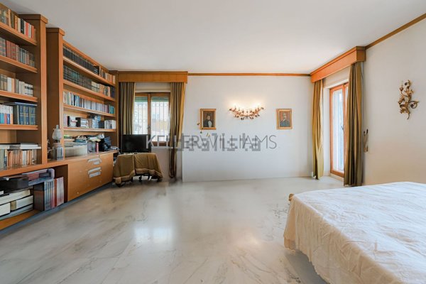 appartamento in vendita a Roma in zona Ostiense