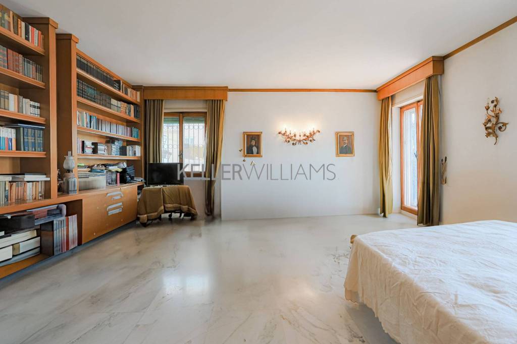 appartamento in vendita a Roma in zona Ostiense