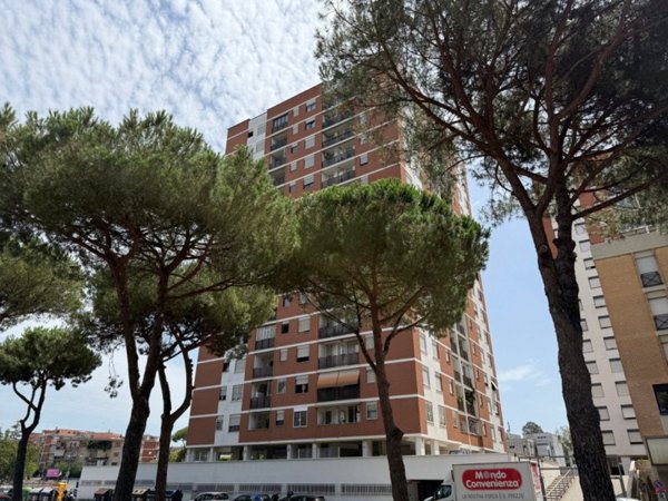 appartamento in vendita a Roma in zona Ostiense