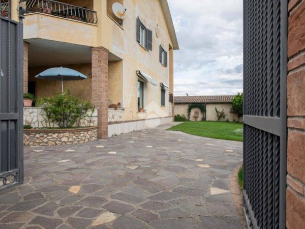 casa indipendente in vendita a Roma in zona Ostia Antica