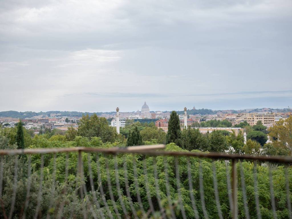appartamento in vendita a Roma in zona Tor di Quinto