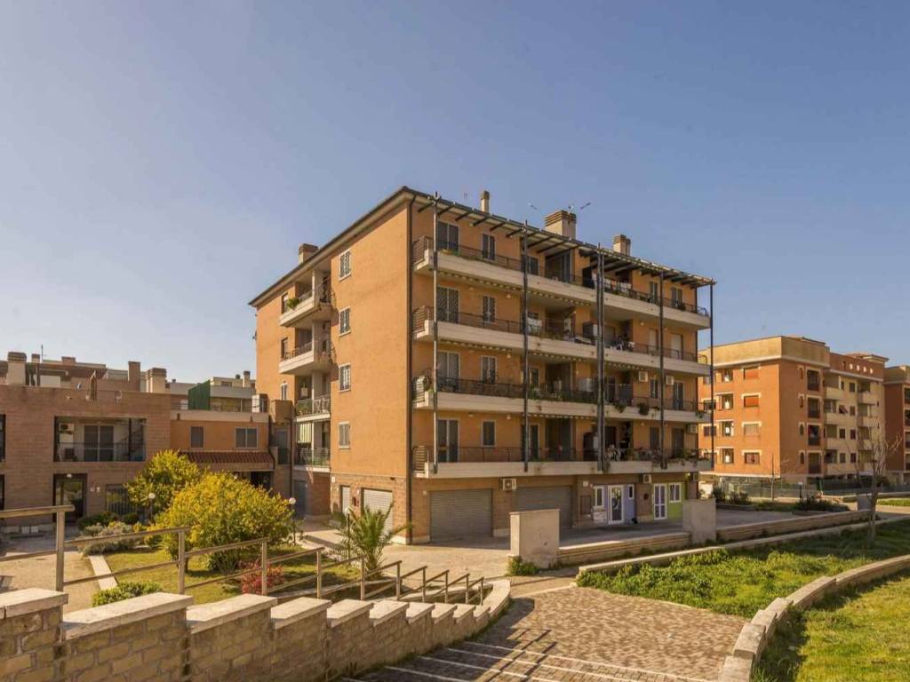 appartamento in vendita a Roma in zona Castelverde