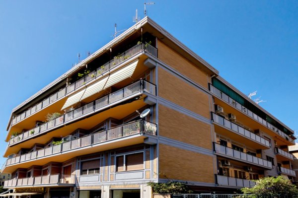 appartamento in vendita a Roma in zona Ostiense