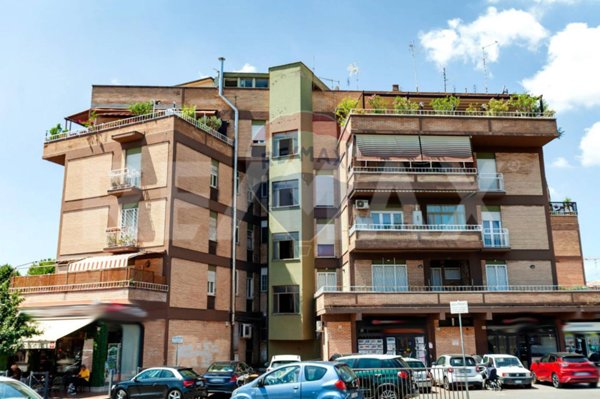 appartamento in vendita a Roma in zona Corviale