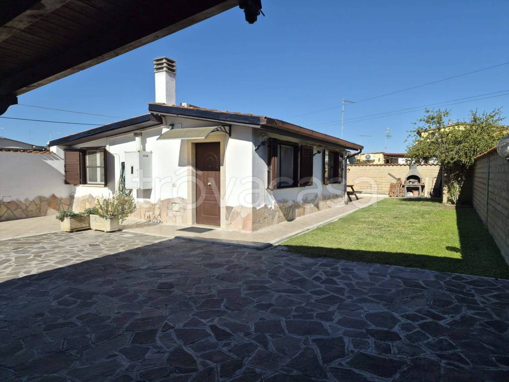casa indipendente in vendita a Roma in zona Piana del Sole
