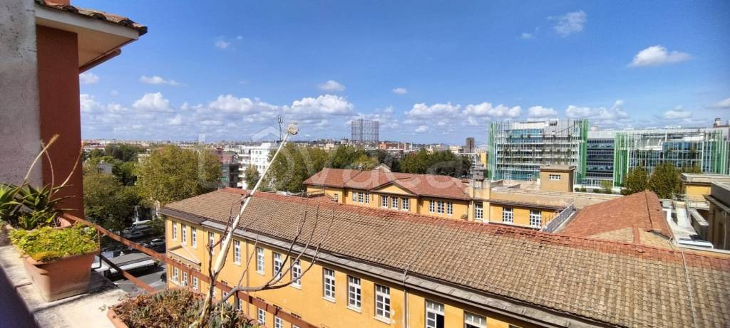 appartamento in vendita a Roma in zona Ostiense