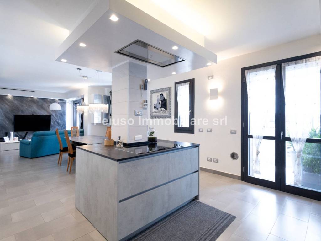 appartamento in vendita a Roma in zona Rione Monti/Campitelli