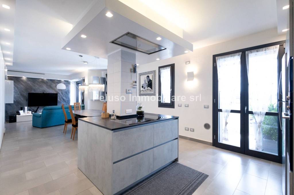 appartamento in vendita a Roma in zona Rione Monti/Campitelli