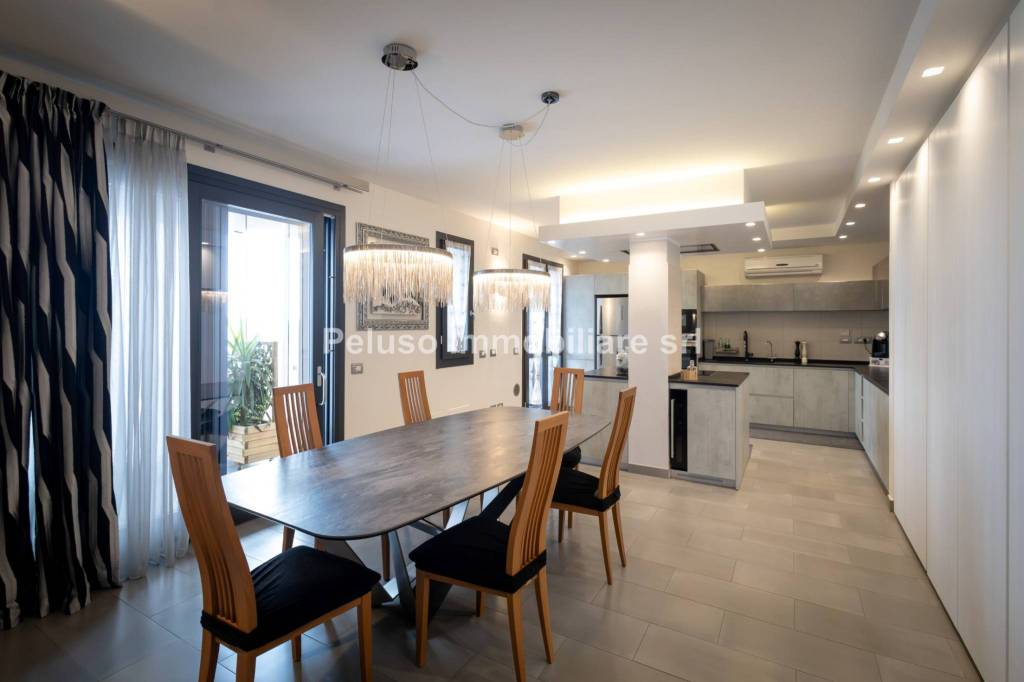 appartamento in vendita a Roma in zona Rione Monti/Campitelli