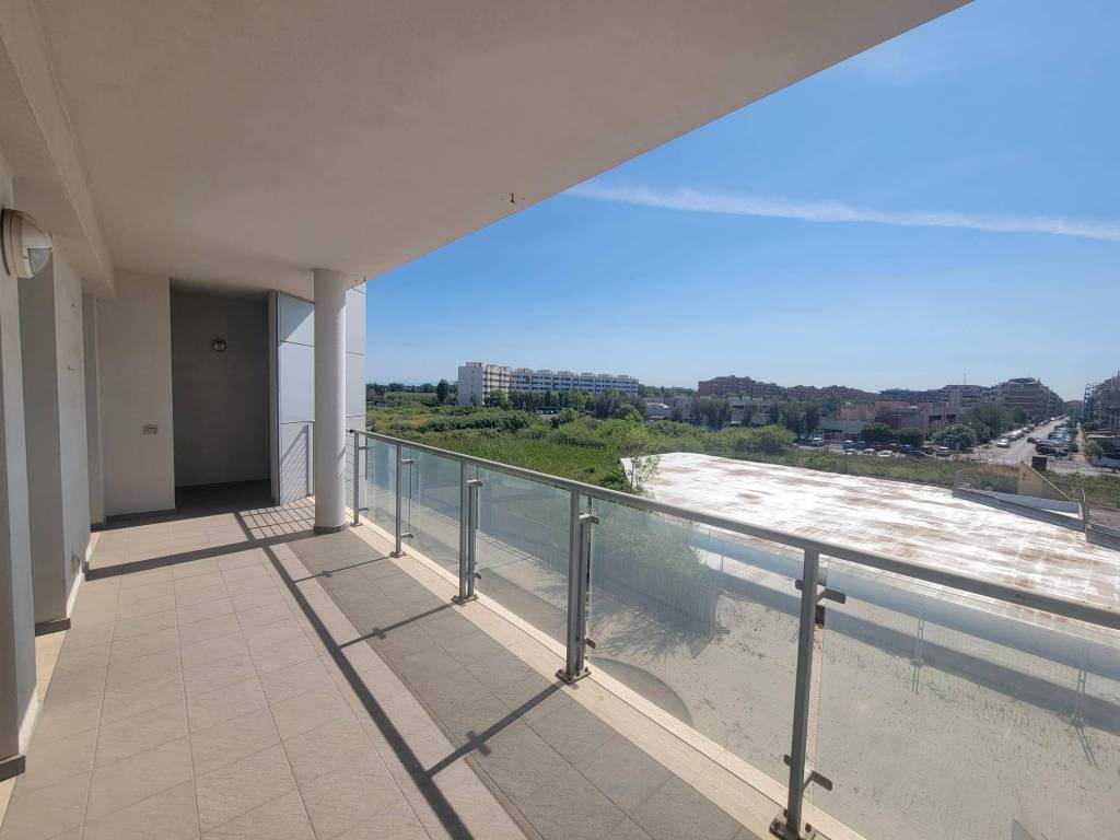 appartamento in vendita a Roma in zona Castel Fusano