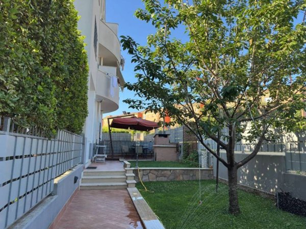 appartamento in vendita a Roma in zona Finocchio