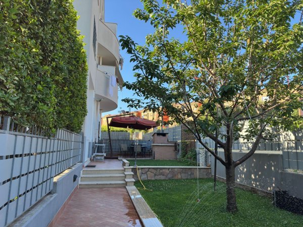 appartamento in vendita a Roma in zona Tor Bella Monaca