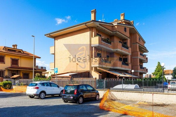 appartamento in vendita a Roma in zona Casal Morena