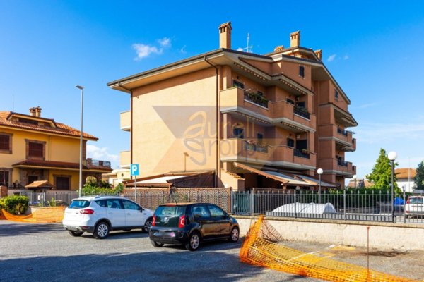 appartamento in vendita a Roma in zona Casal Morena