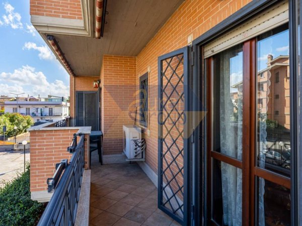appartamento in vendita a Roma in zona Casal Morena