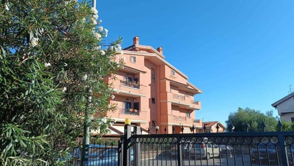 appartamento in vendita a Roma in zona Casal Morena