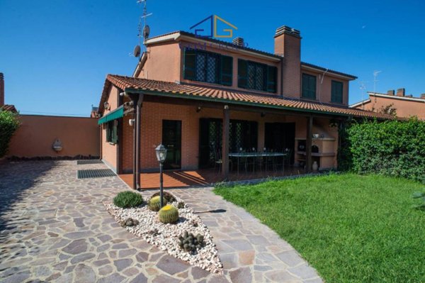 casa indipendente in vendita a Roma in zona Infernetto