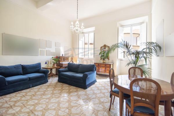 appartamento in vendita a Roma in zona Trevi-Colonna