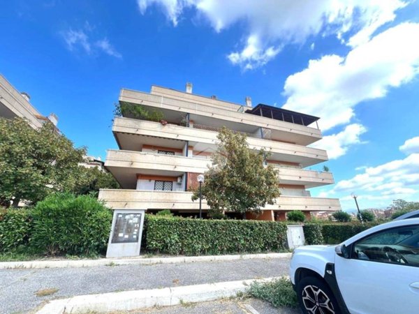 appartamento in vendita a Roma in zona Ponte di Nona