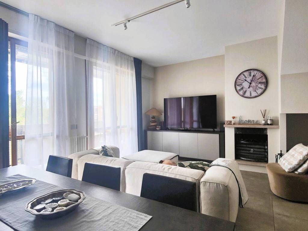 appartamento in vendita a Roma in zona Axa