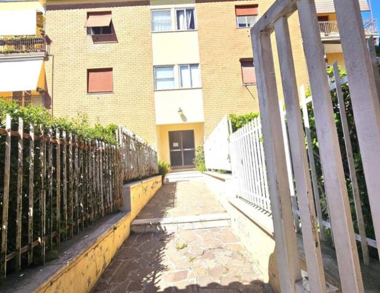 appartamento in vendita a Roma in zona Ardeatino