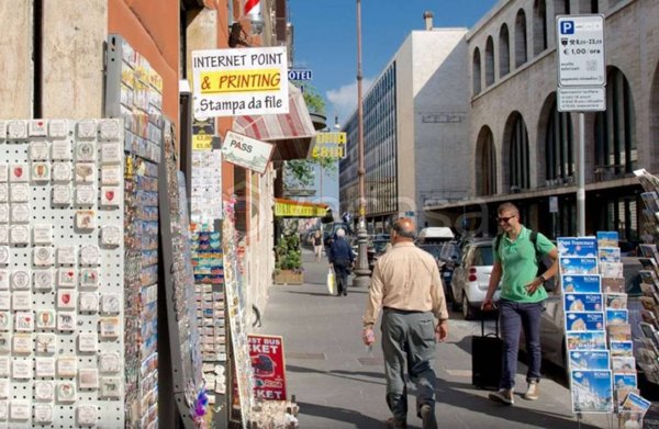 negozio in vendita a Roma in zona Castro Pretorio