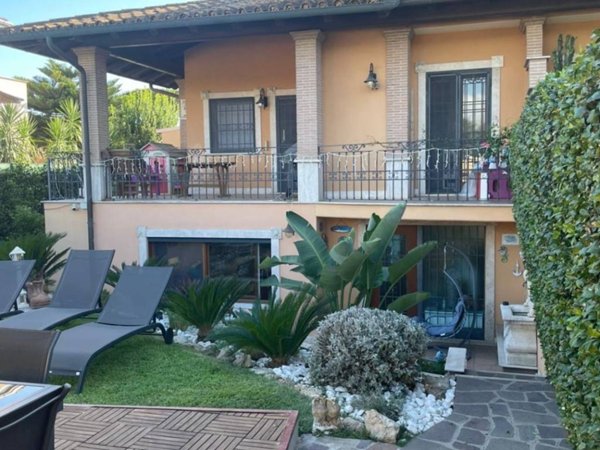 casa indipendente in vendita a Roma in zona Infernetto