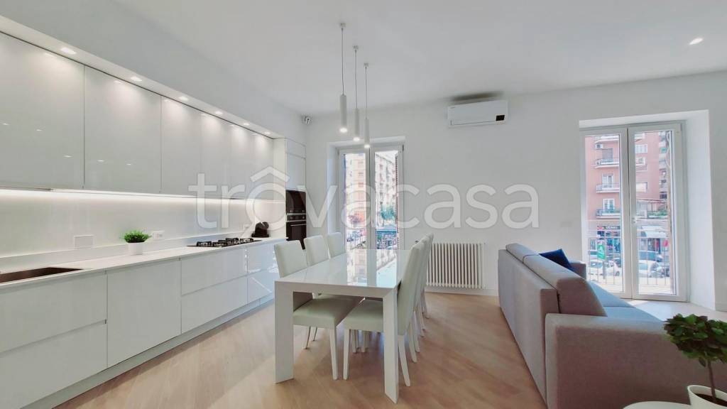 appartamento in vendita a Roma in zona Appio Claudio