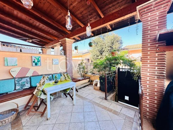 casa indipendente in vendita a Roma in zona Longarina