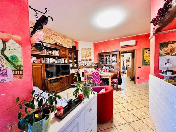 casa indipendente in vendita a Roma in zona Longarina