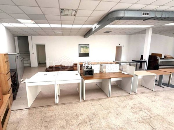 negozio in vendita a Roma in zona Portuense