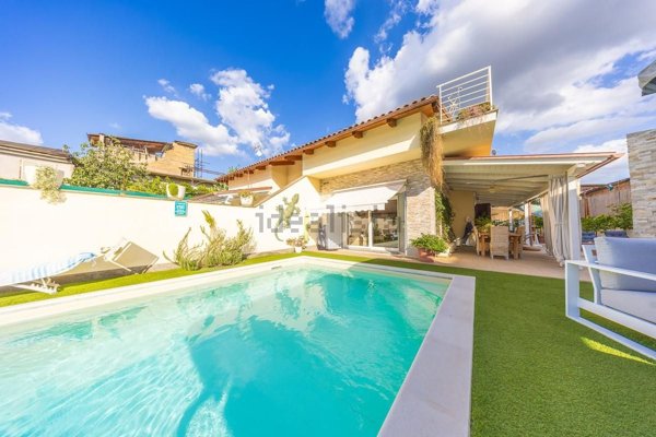 appartamento in vendita a Roma in zona Colle del Sole
