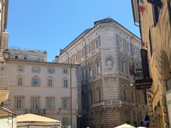 appartamento in vendita a Roma in zona Parione/Sant'Eustachio