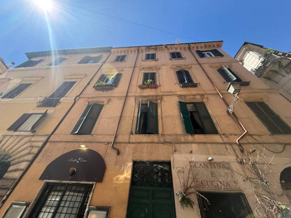 appartamento in vendita a Roma in zona Parione/Sant'Eustachio