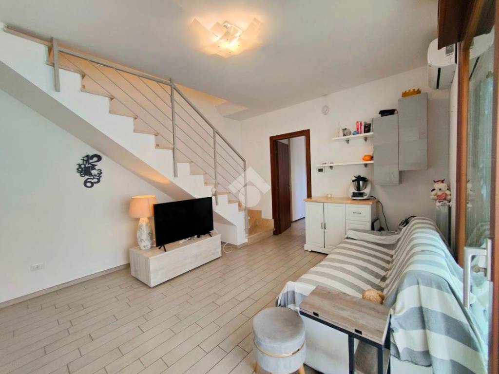 appartamento in vendita a Roma in zona Acilia