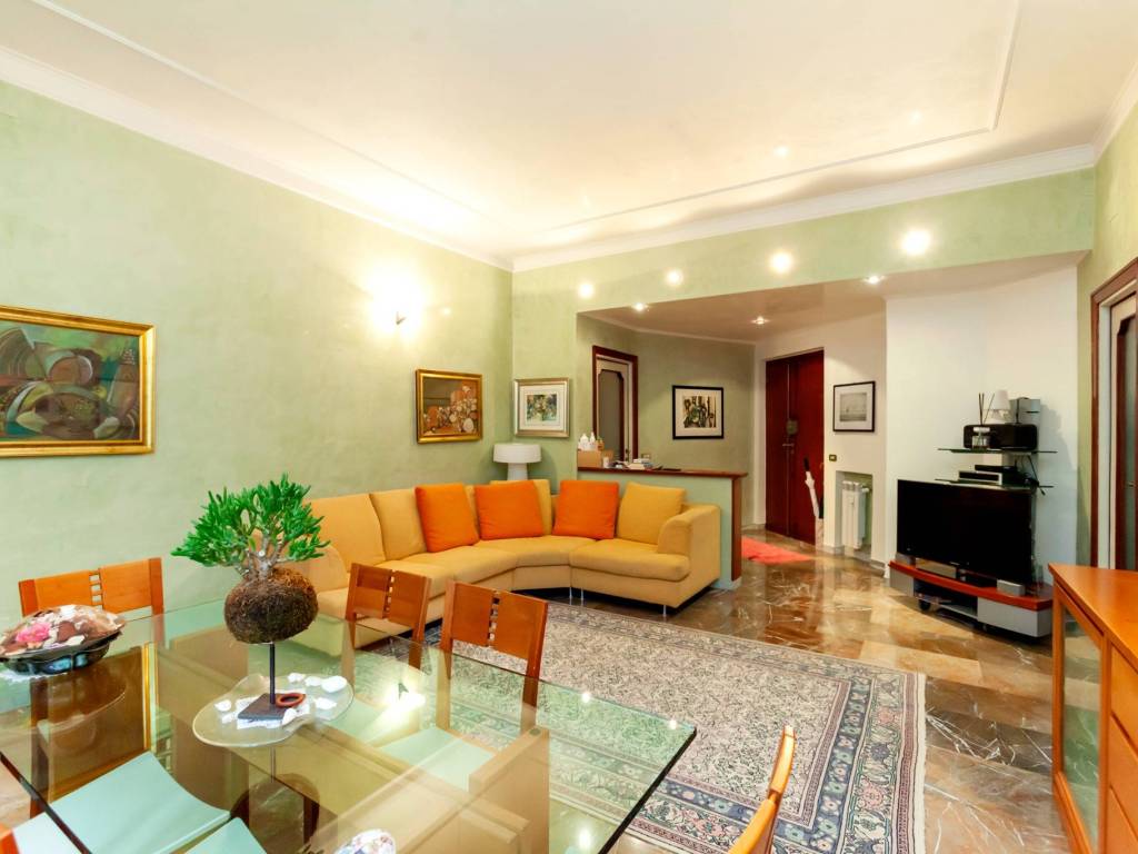 appartamento in vendita a Roma in zona Appio Latino