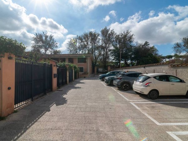 casa indipendente in vendita a Roma in zona Ostiense