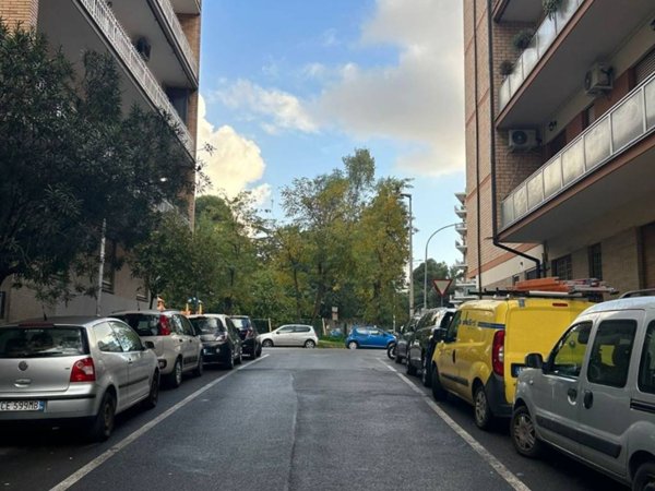 negozio in vendita a Roma in zona Collatino