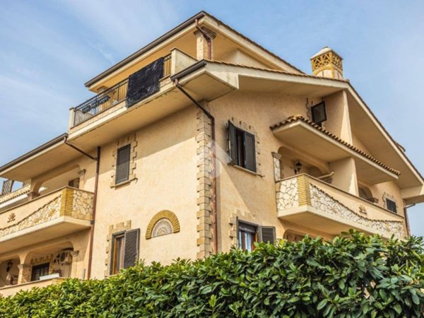 appartamento in vendita a Roma in zona Lunghezza