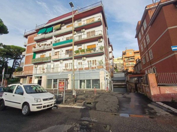 locale di sgombero in vendita a Roma in zona Torre Spaccata