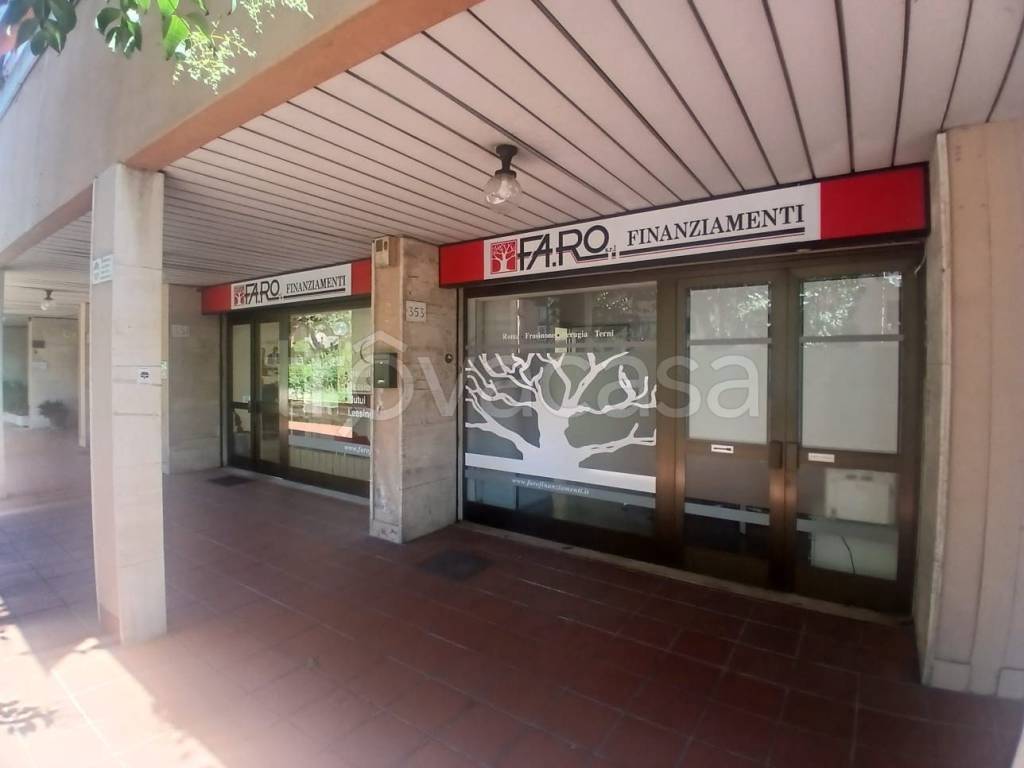 negozio in vendita a Roma in zona Fidene