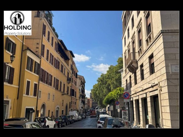 appartamento in vendita a Roma in zona Parione/Sant'Eustachio