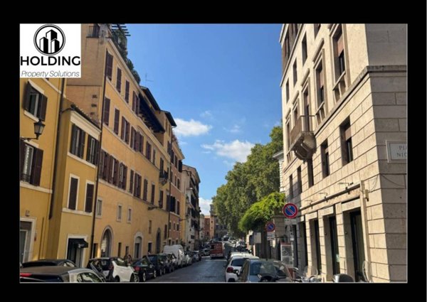 appartamento in vendita a Roma in zona Trevi-Colonna