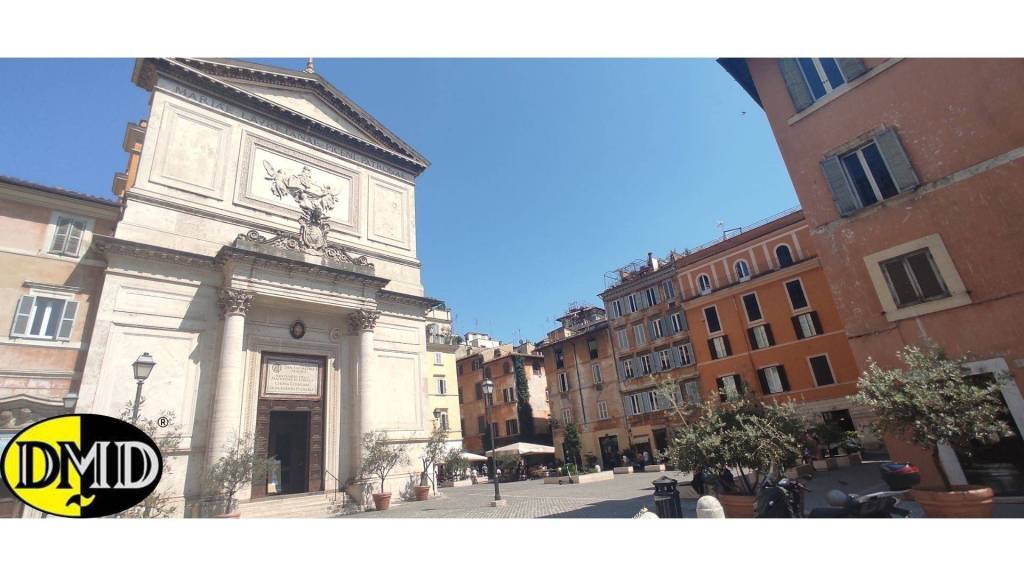 appartamento in vendita a Roma in zona Parione/Sant'Eustachio