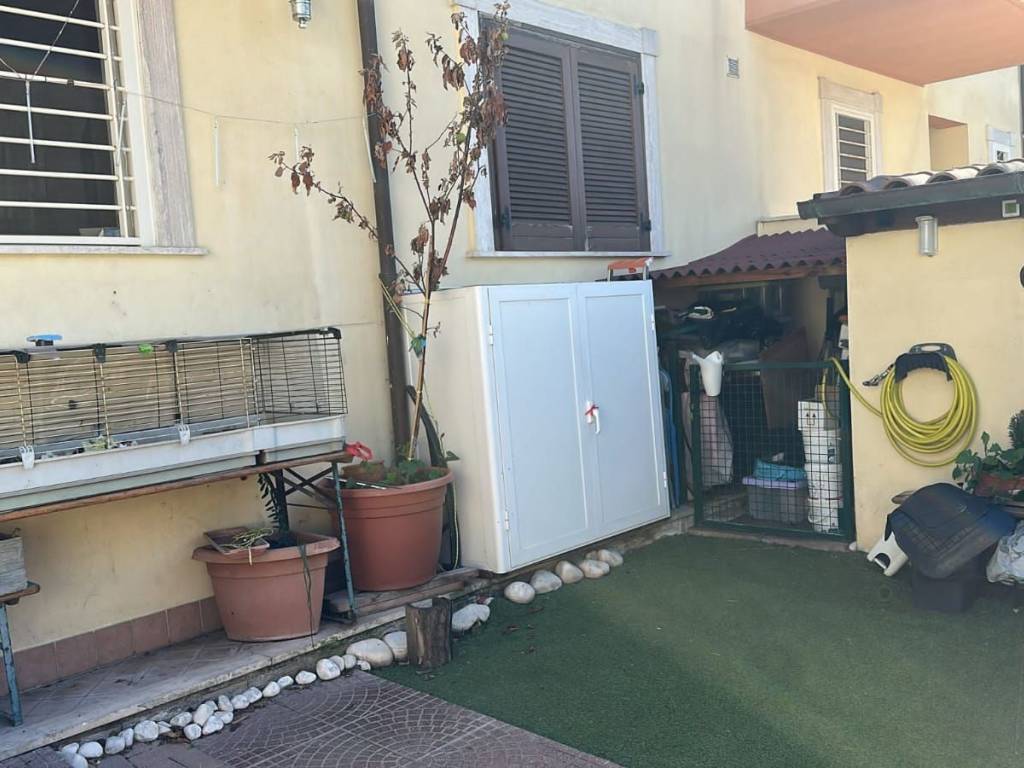 appartamento in vendita a Roma in zona Ostia Antica