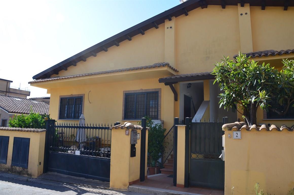 appartamento in vendita a Roma in zona Dragona/Bagnoletto