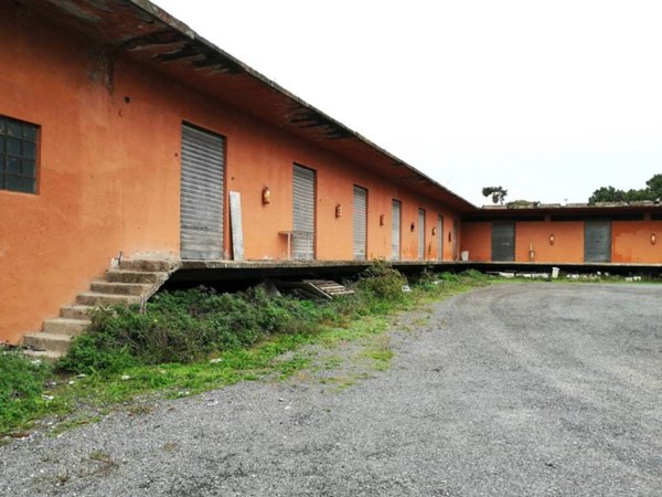 locale commerciale in vendita a Roma in zona Ostia Antica