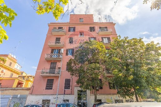 appartamento in vendita a Roma in zona Appio Latino